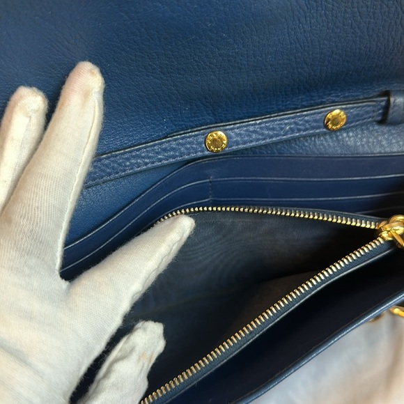 Prada Blue Vitello Daino Chain Wallet: Pre-loved. - Picture 7 of 9